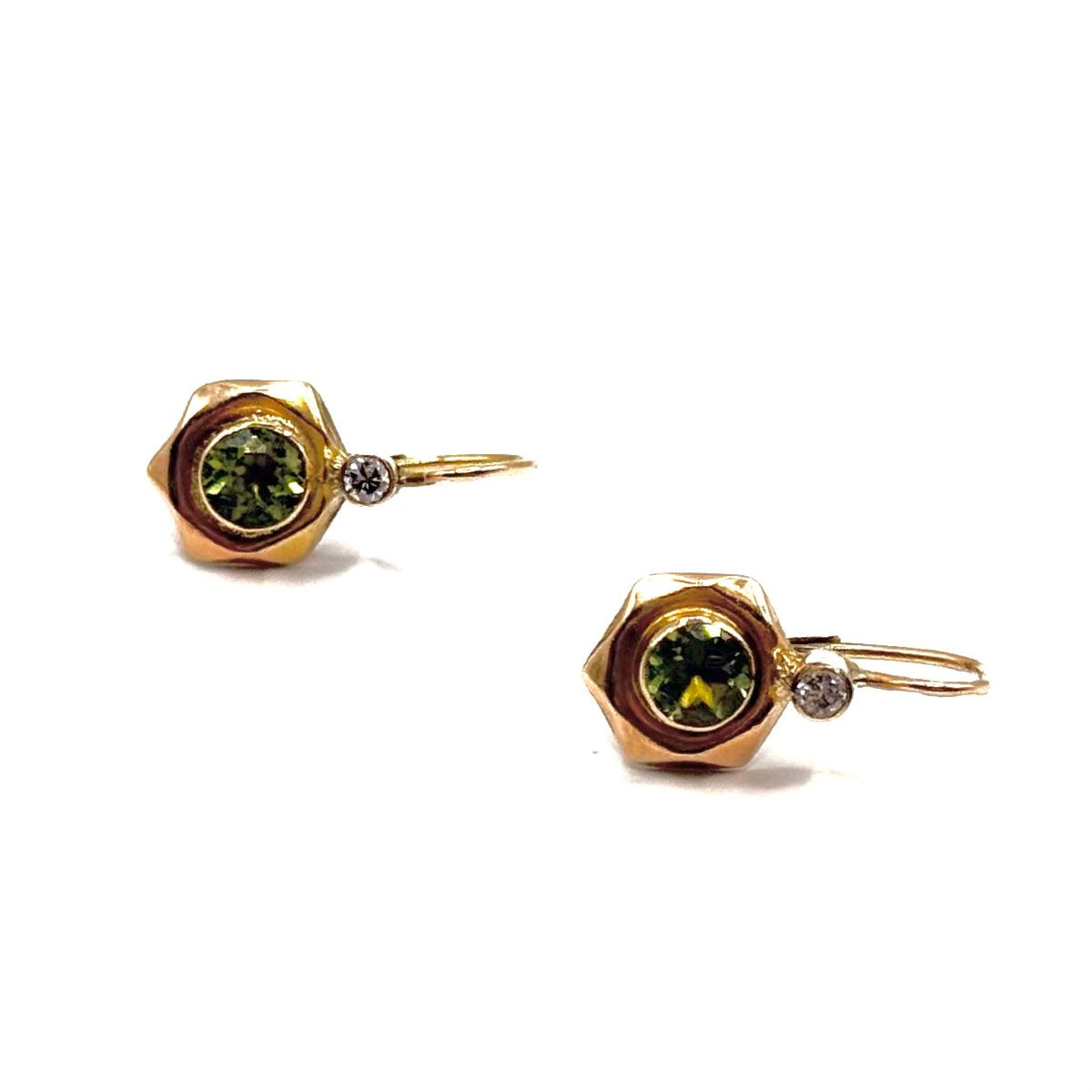 1371. A Pair Of Art Deco Earrings Adorned With Diamonds And Olivine-photo-2