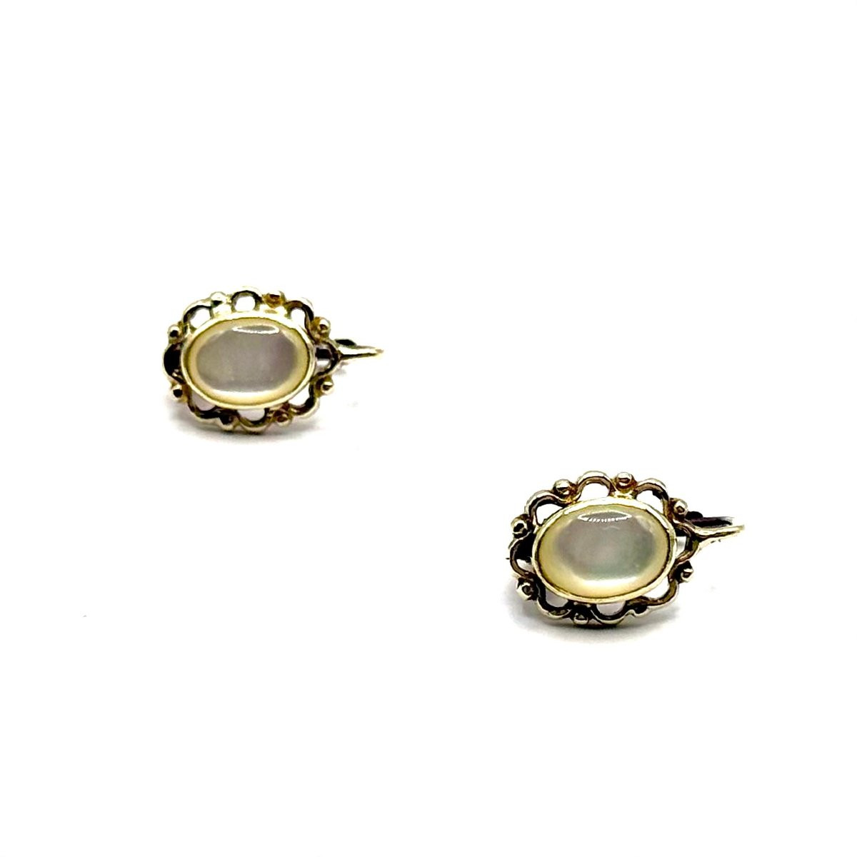 1433. A Pair Of Art Deco Gold Earrings, Adorned With Mother-of-pearl-photo-2