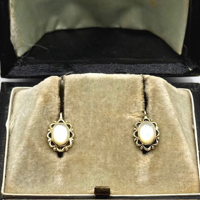 1433. A Pair Of Art Deco Gold Earrings, Adorned With Mother-of-pearl-photo-5