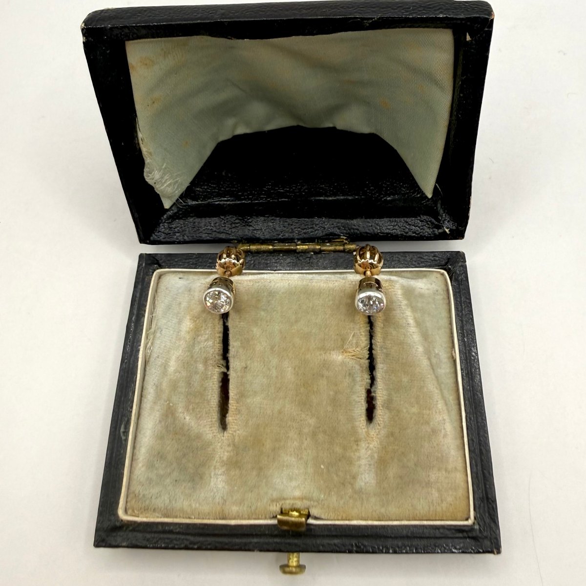 5195.Boucles d’oreilles anciennes en or ornées de diamants-photo-2