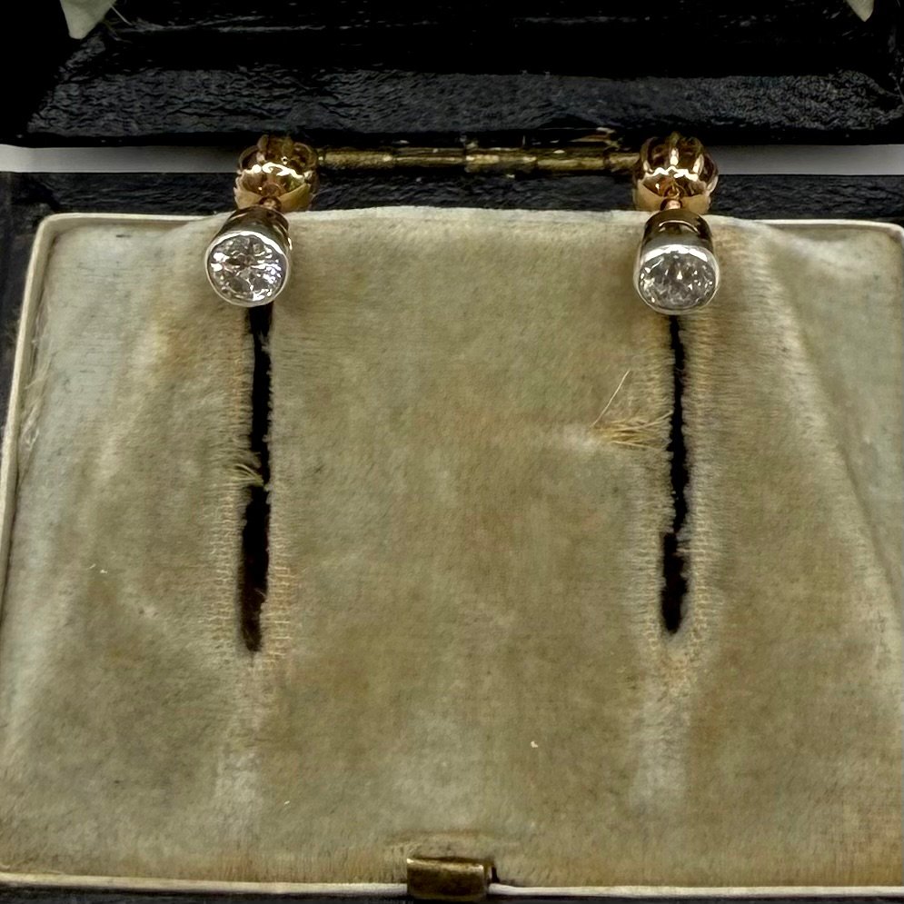 5195.Boucles d’oreilles anciennes en or ornées de diamants