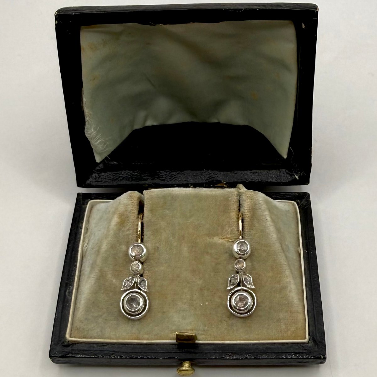 5190.Boucles d’oreilles Art nouveau en or ornées de diamants-photo-2