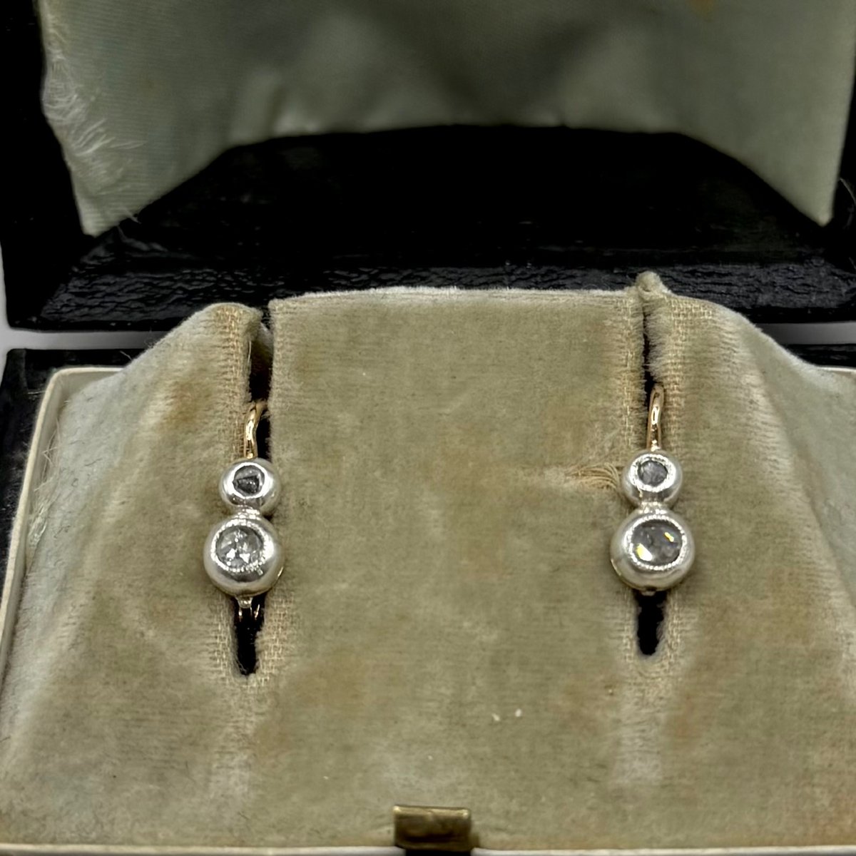 5187. Antique Gold Earrings Set With Diamonds
