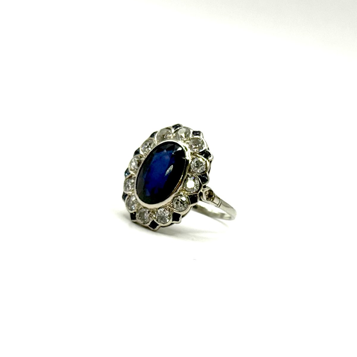 5171. Art Deco White Gold Ring Set With Diamonds And A Sapphire-photo-2