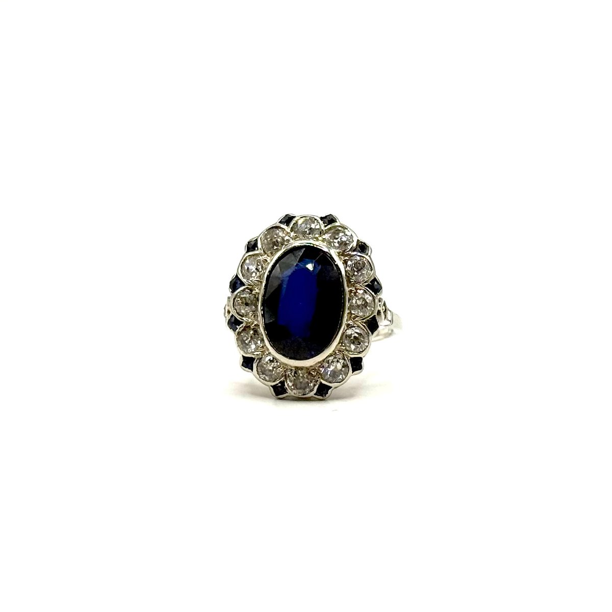5171. Art Deco White Gold Ring Set With Diamonds And A Sapphire