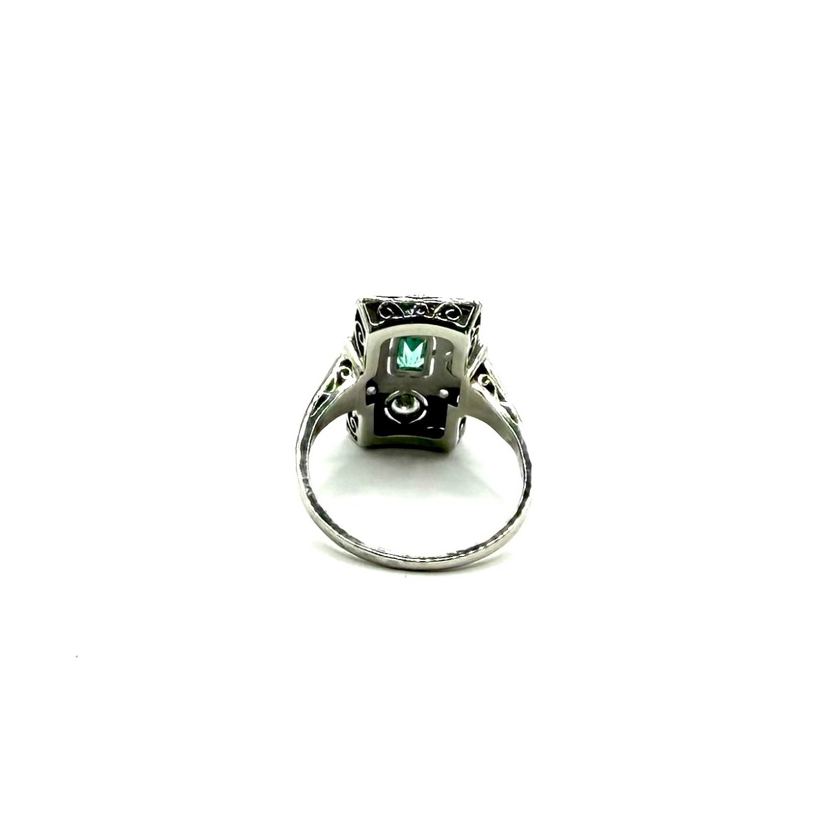 5138.Bague Art déco en or blanc ornée de diamants et d’une émeraude-photo-4