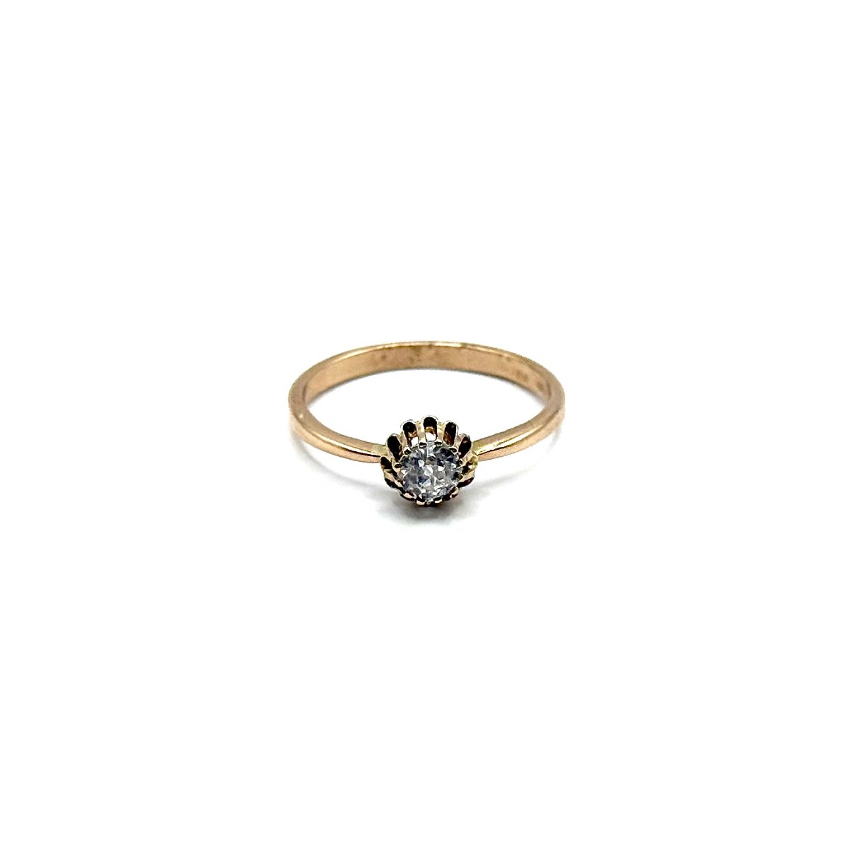 4919. Vintage Gold Solitaire Ring Set With A Diamond-photo-1