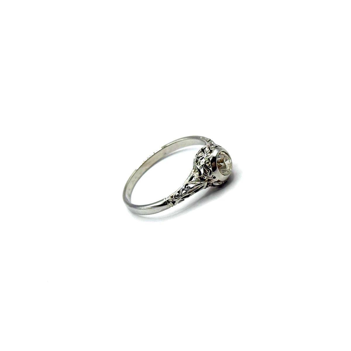 5141.Bague Art déco en or blanc, sertie d’un diamant-photo-2