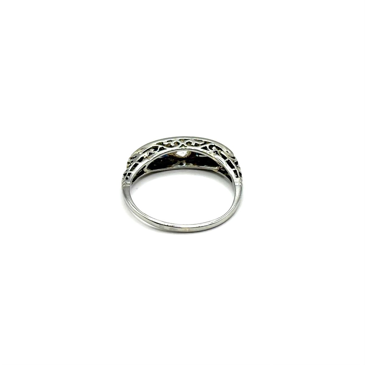 5139.Bague Art déco en or blanc, sertie de diamants et d’un saphir-photo-4