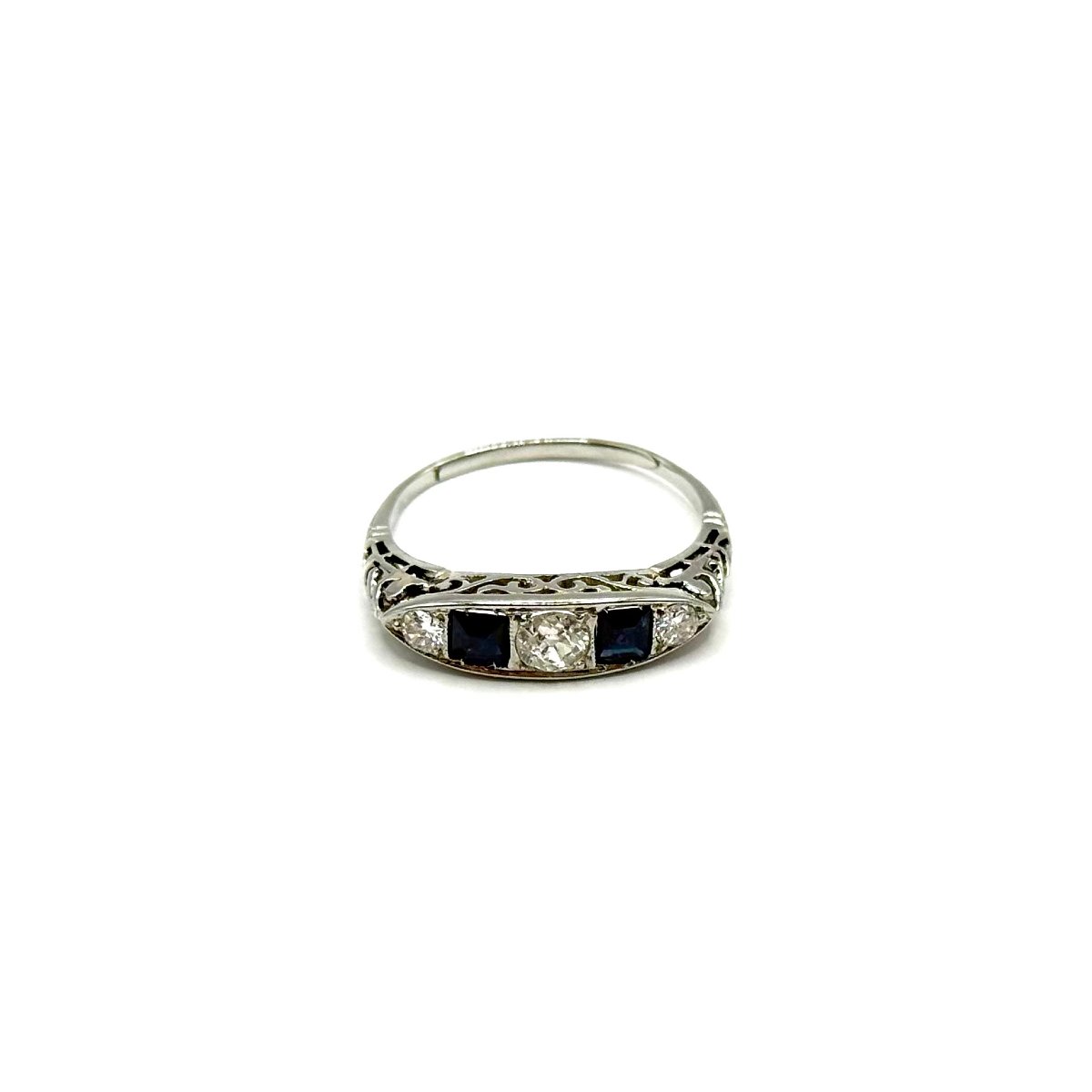 5139.Bague Art déco en or blanc, sertie de diamants et d’un saphir-photo-1