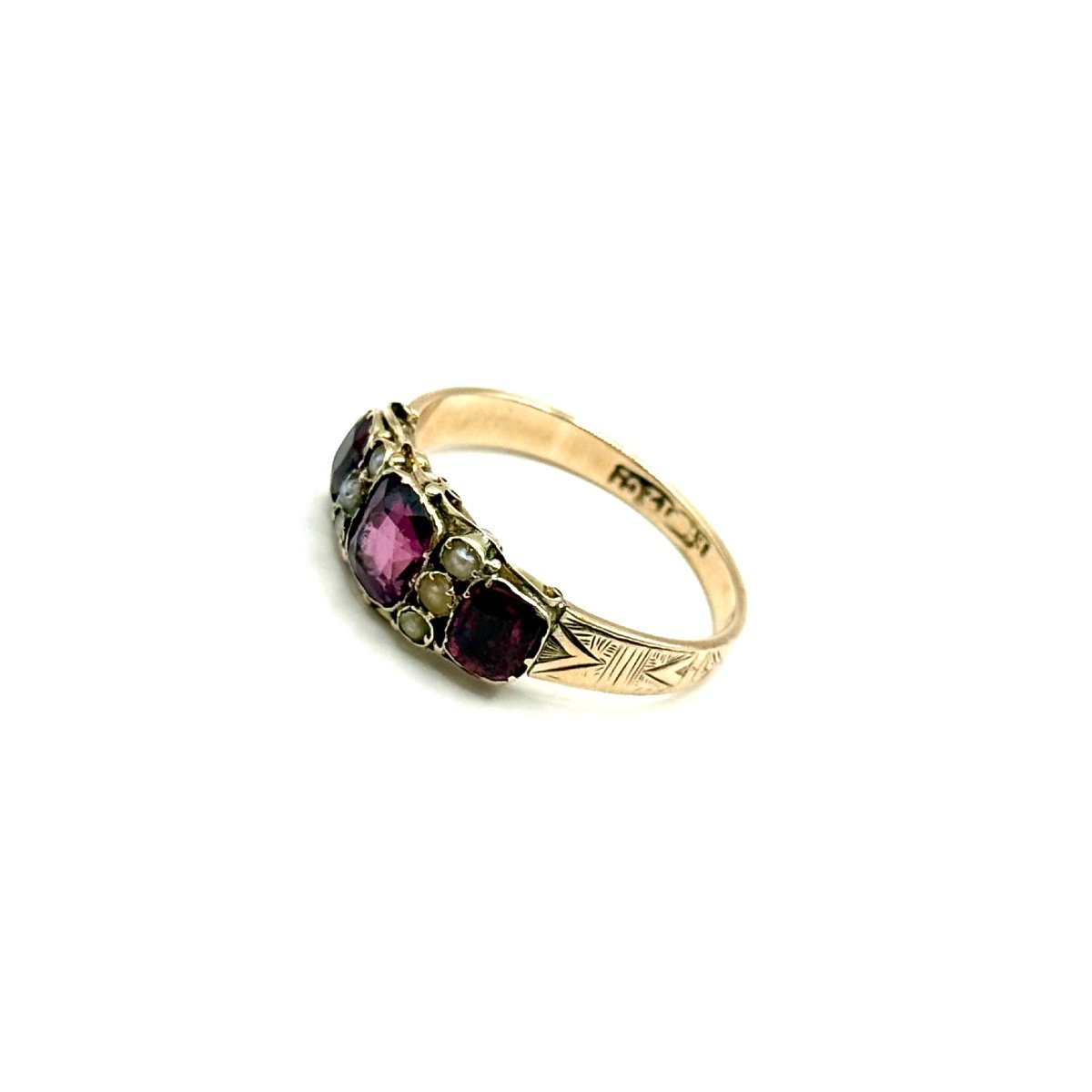 5122.Bague victorienne en or ornée d’un grenat et de perles-photo-3