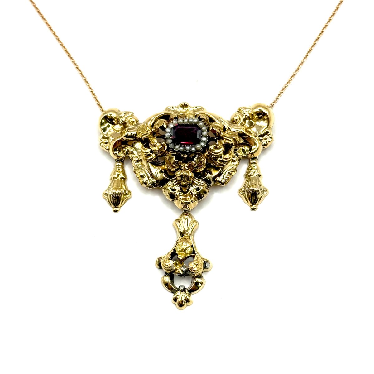 5175. Biedermeier Gold Necklace Adorned With Pearls And Garnets