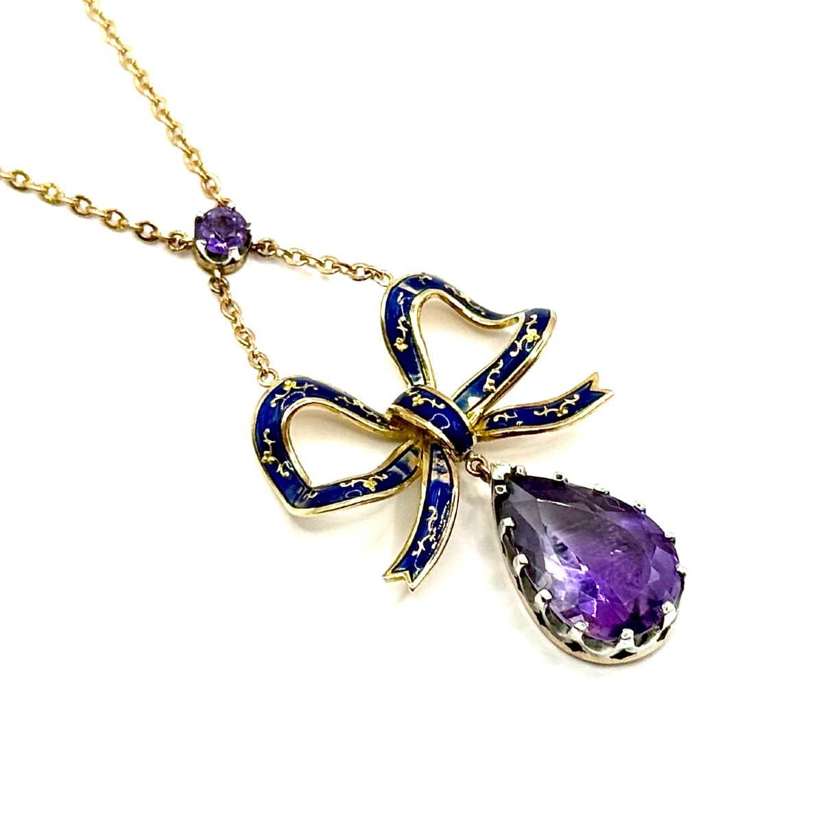 1652. Vintage Gold Necklace Adorned With An Amethyst And Enamel-photo-2