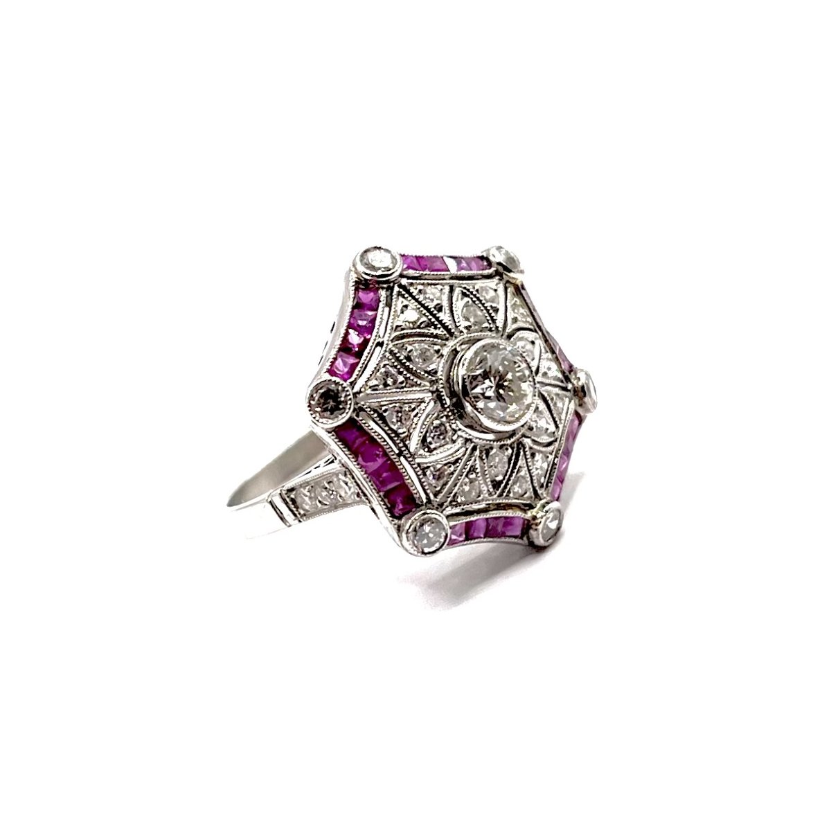 0909. Bague Art déco en platine avec diamant et rubis-photo-2