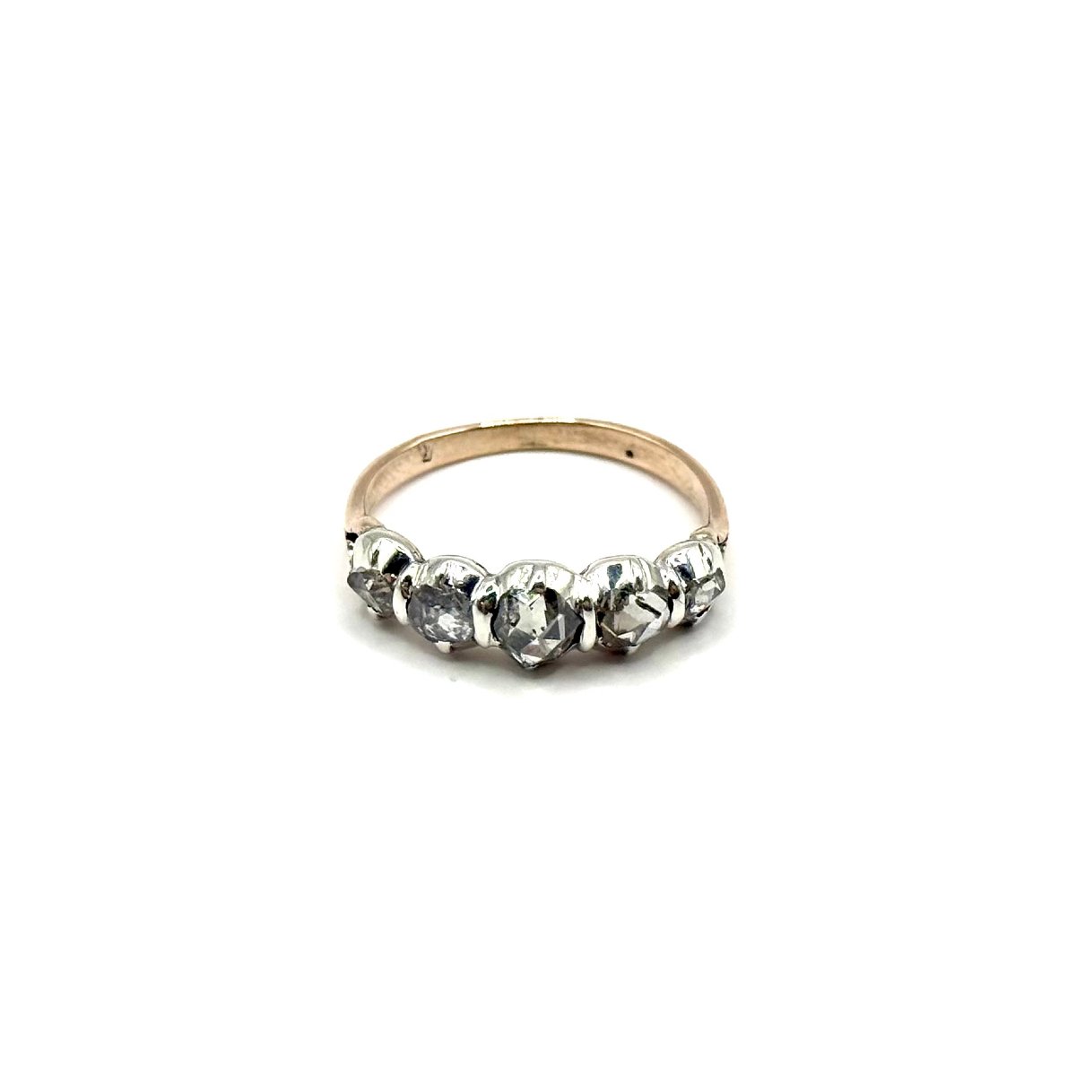 5028. Bague ancienne en or avec diamants