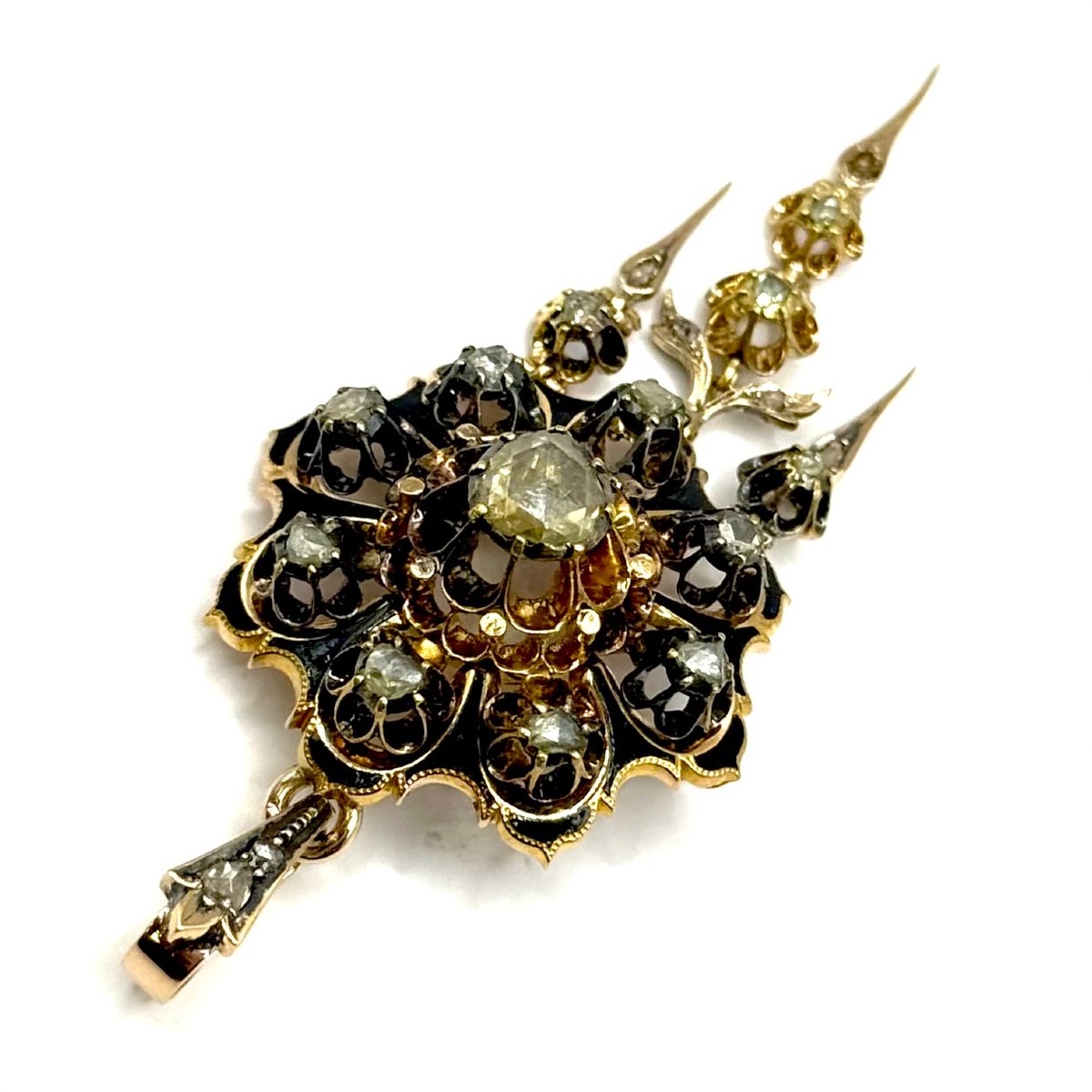 5174. Ancien pendentif en or avec diamant et émail-photo-1
