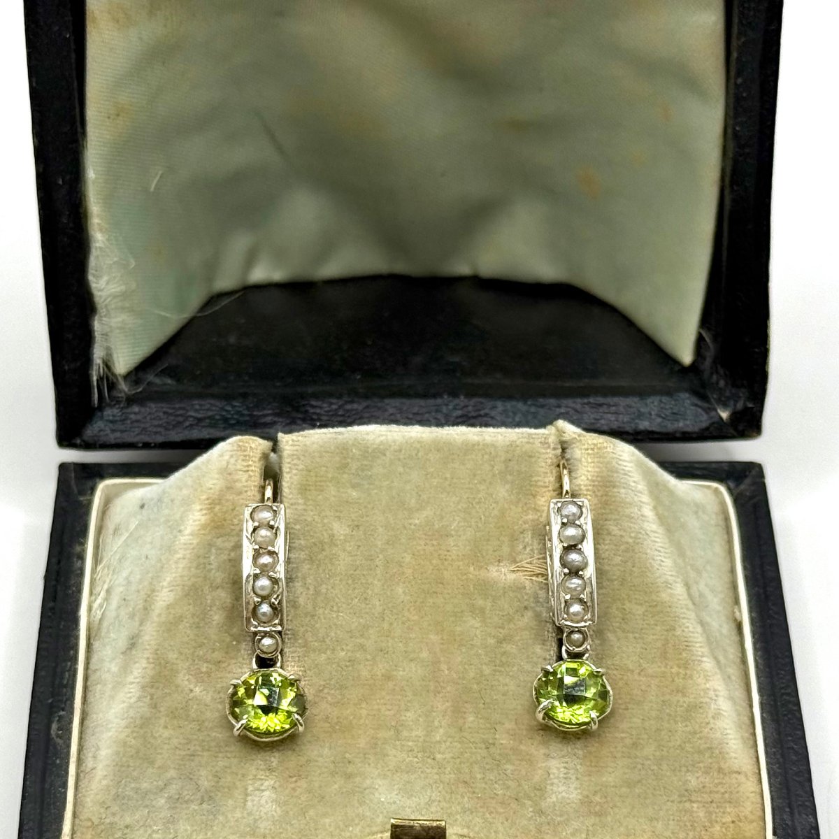5149. Art Deco Gold Earrings With Olivine And Freshwater Pearls.-photo-2
