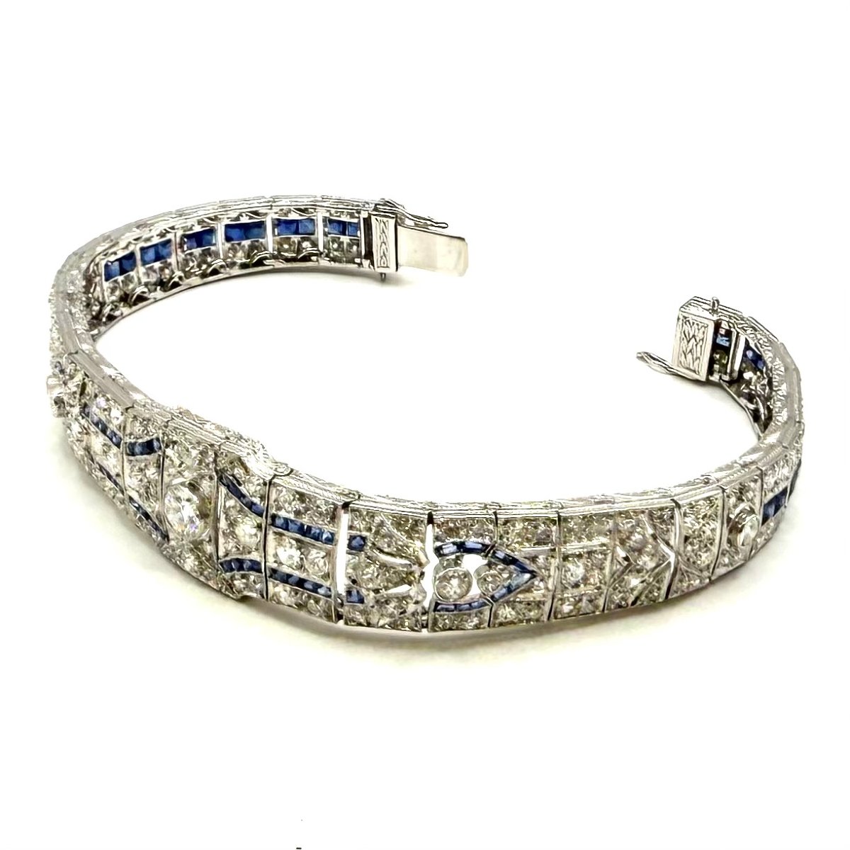 5221. Art Deco Platinum Bracelet With Diamonds And A Blue Sapphire.-photo-3