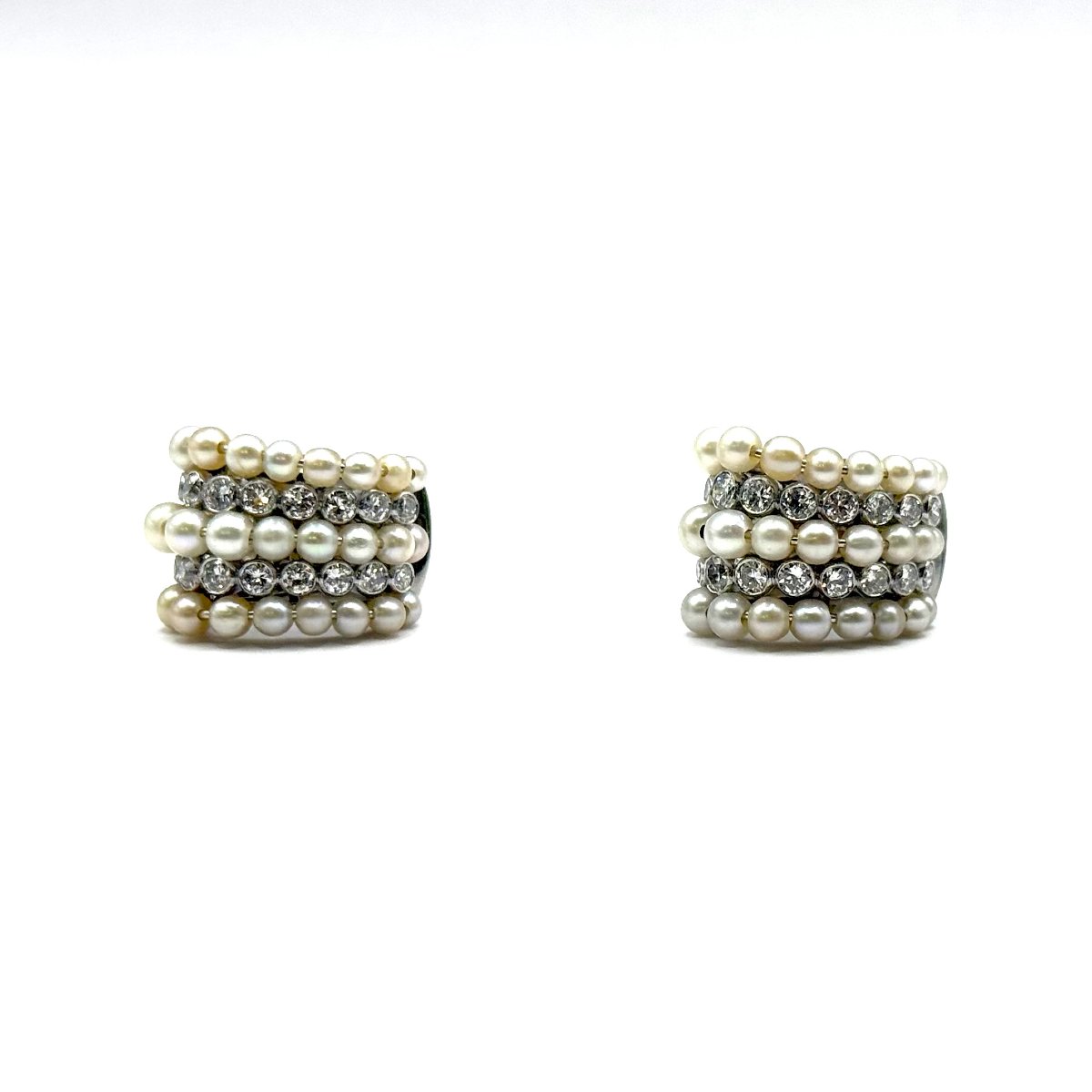 5207. Boucles d’oreilles Art déco en or ornées de diamants