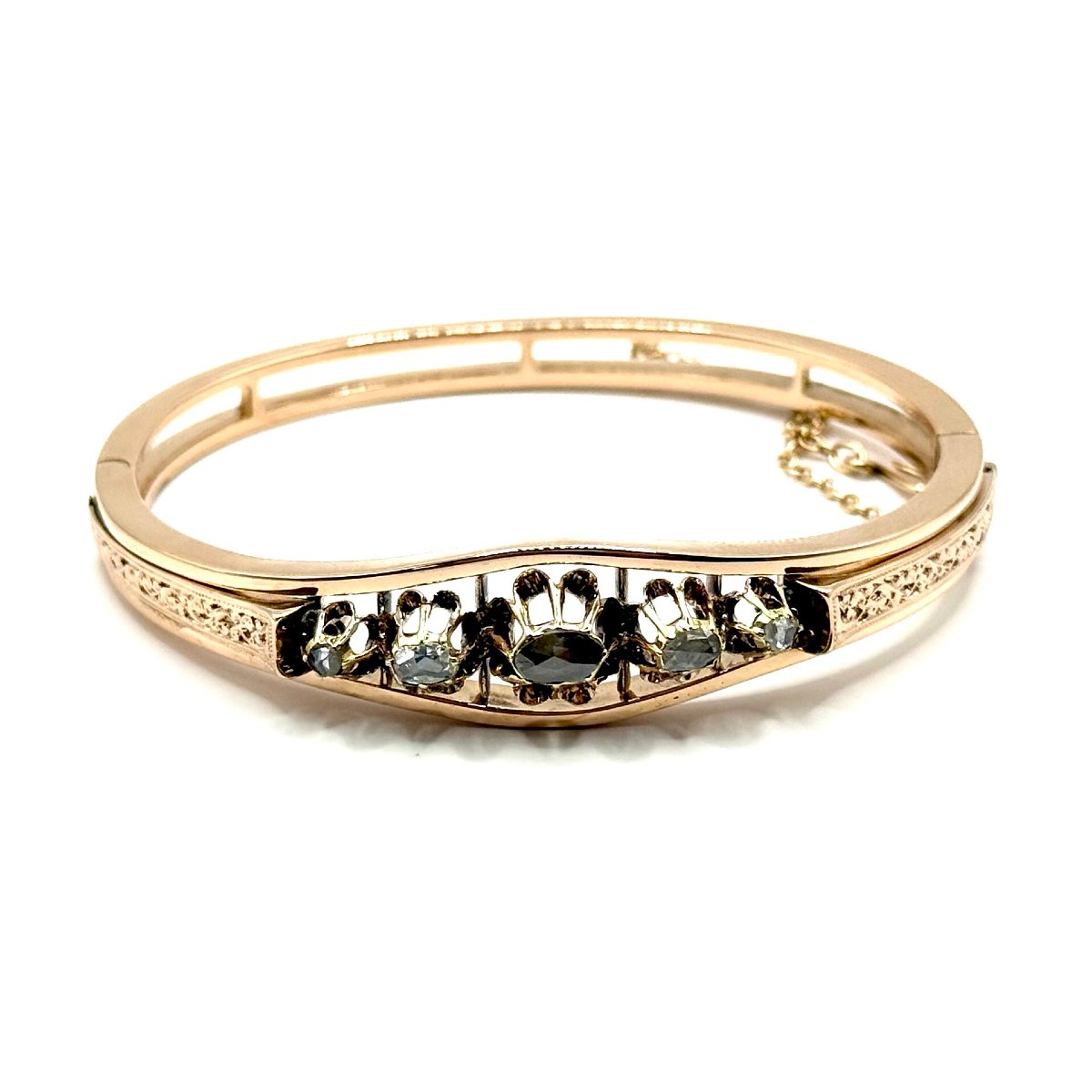 1586. Bracelet Art déco en or orné de diamants.-photo-1