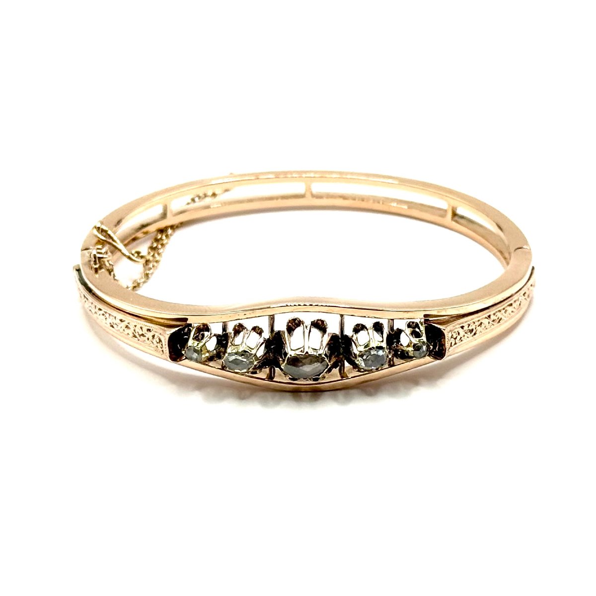 1586. Bracelet Art déco en or orné de diamants.