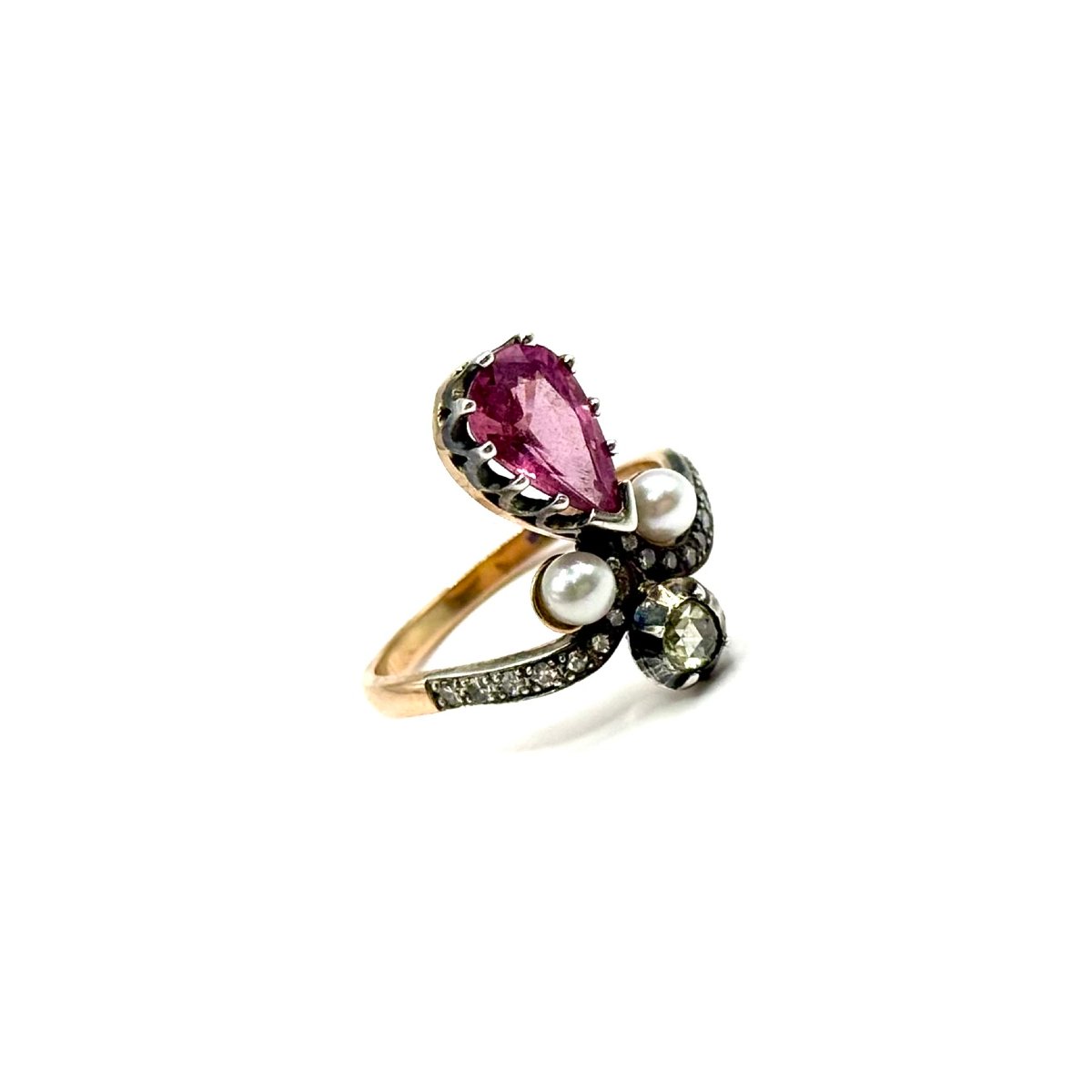 1656. Bague Tiara ornée d’un diamant, d’un saphir rose et d’une perle d’eau douce.-photo-2