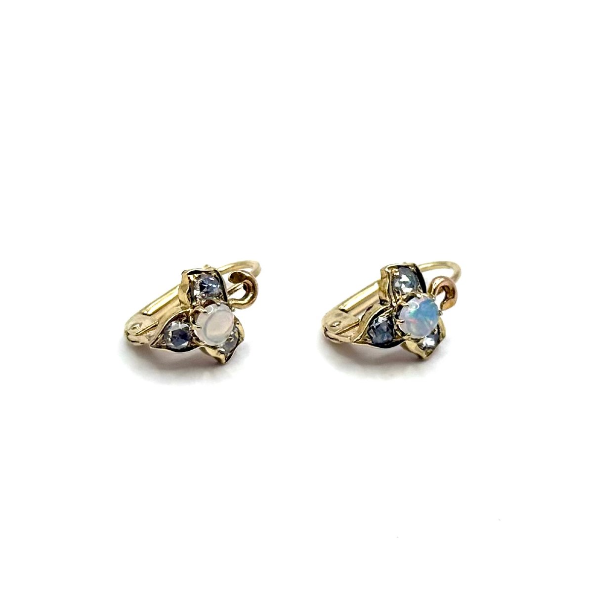5044. Art Deco Gold Earrings, Set With Diamonds And Opals.-photo-3