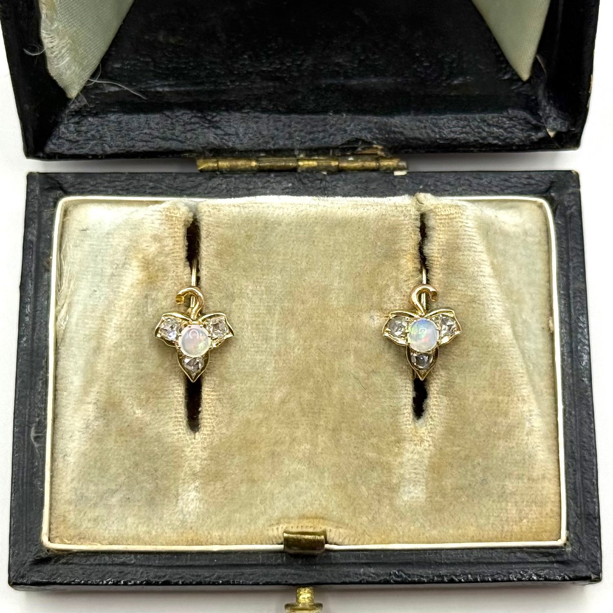 5044. Art Deco Gold Earrings, Set With Diamonds And Opals.-photo-2