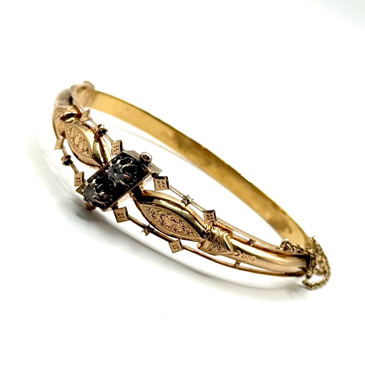 1568. Bracelet jonc en or orné de diamants.-photo-4