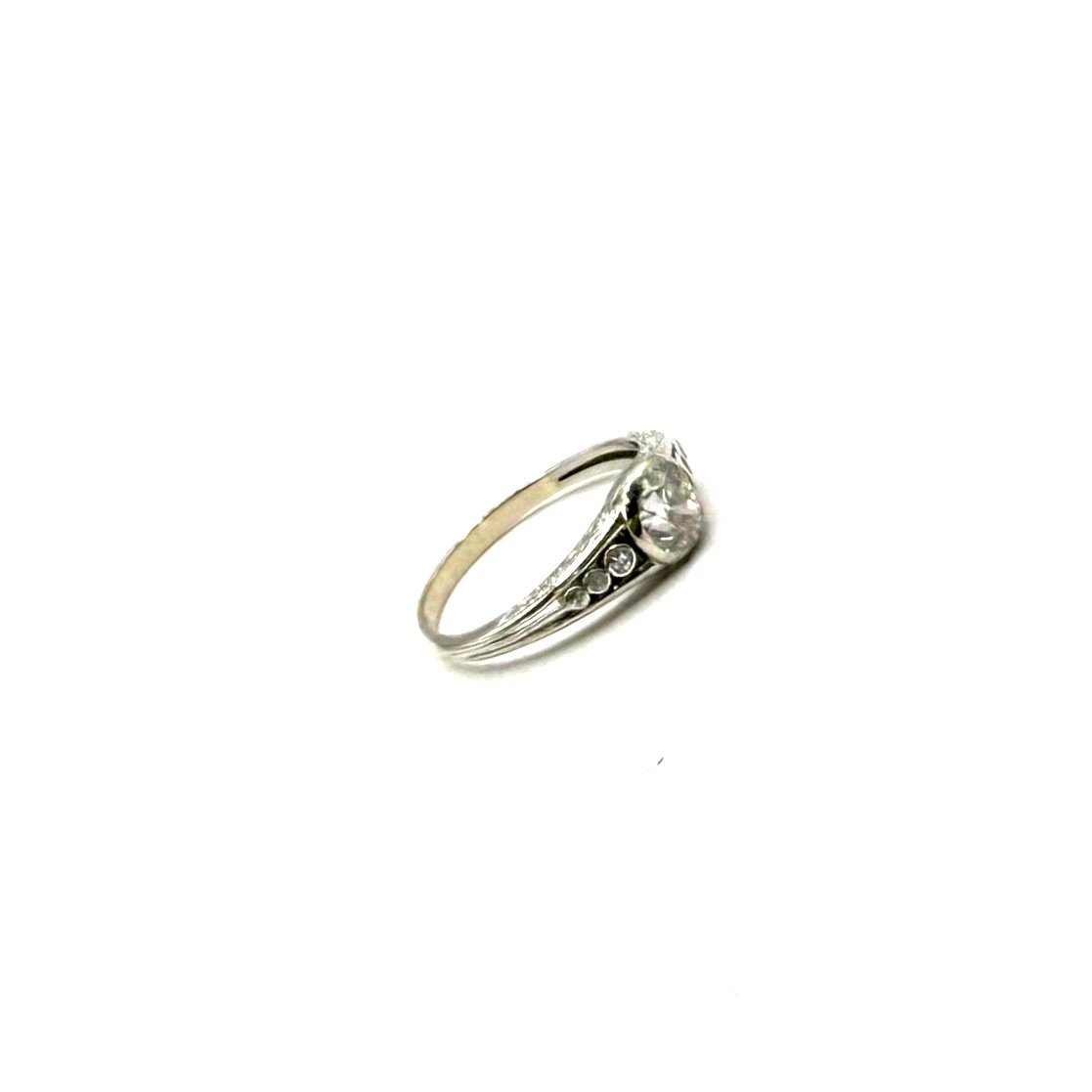 5224. Bague Art déco en or blanc ornée d’un diamant.-photo-2