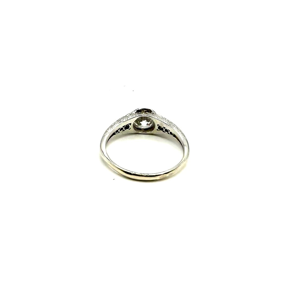 5224. Bague Art déco en or blanc ornée d’un diamant.-photo-4