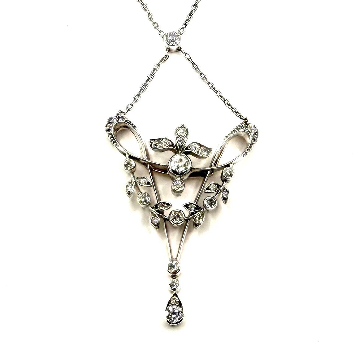 5246. Collier Art déco orné de diamants.-photo-3