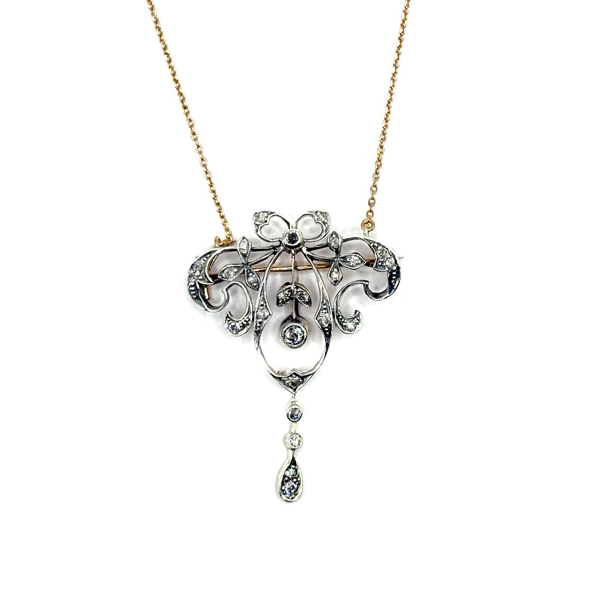 1645.Collier Art nouveau orné de diamants.