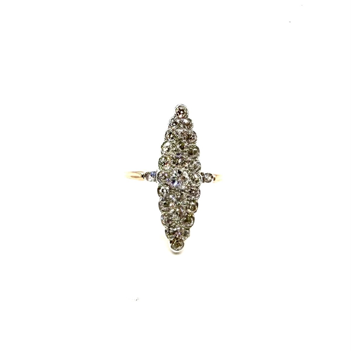5236. Bague Art déco en or ornée de diamants.