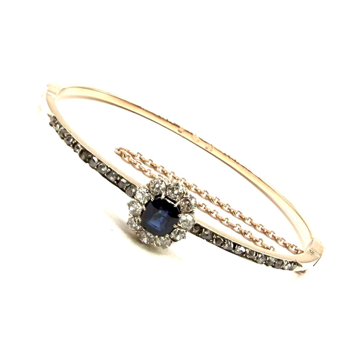 5249. Bracelet Art déco en or orné de diamants et d’un saphir bleu.-photo-3
