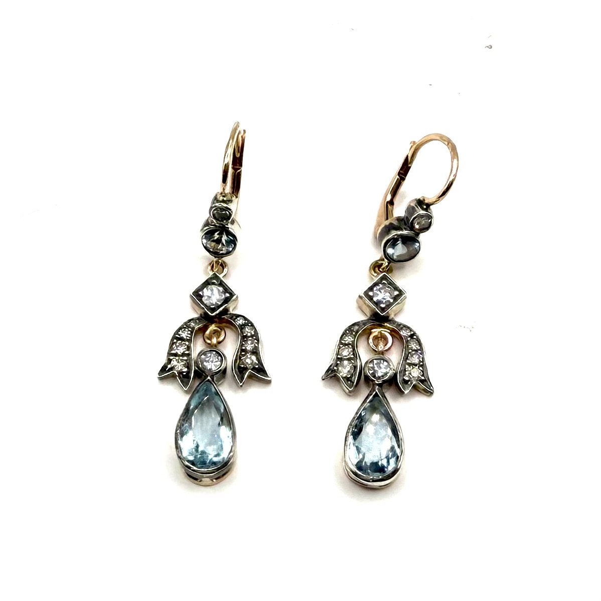 5262. Art Deco Gold Earrings  With Diamonds And Aquamarines.
