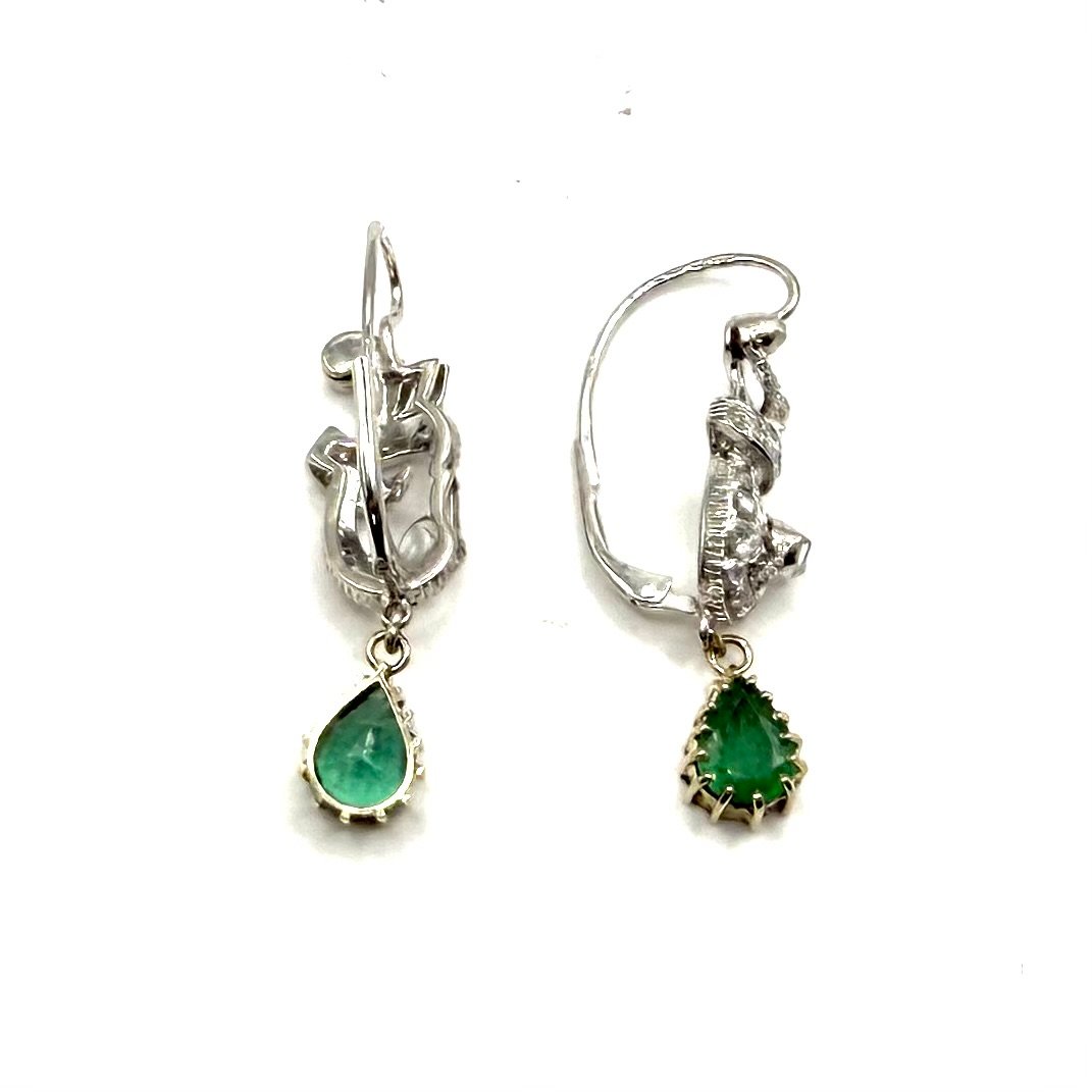 5255. Boucles d’oreilles vintage en or, ornées de diamants et d’émeraudes.-photo-3
