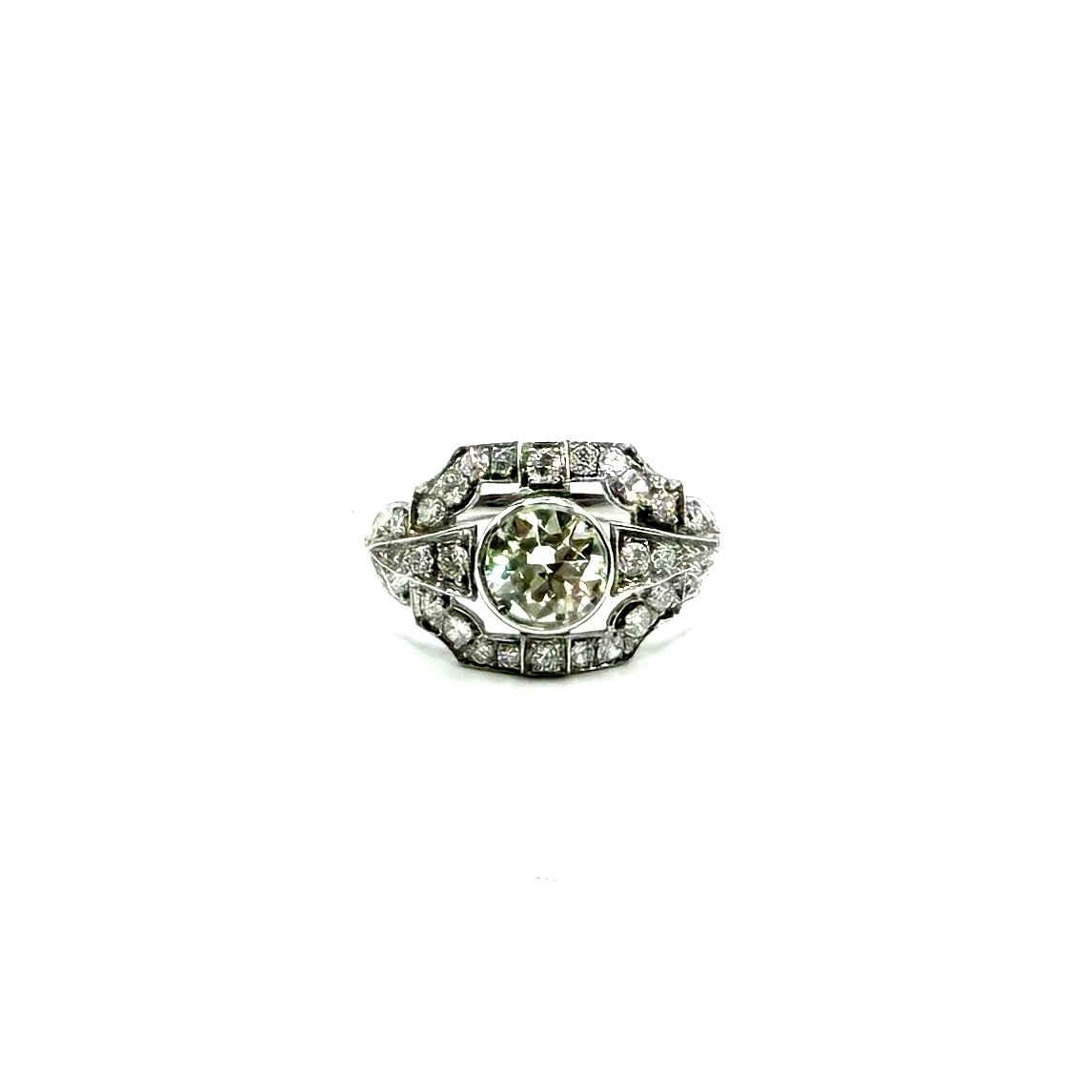5261. Art Deco Ring In White Gold  With Diamonds.
