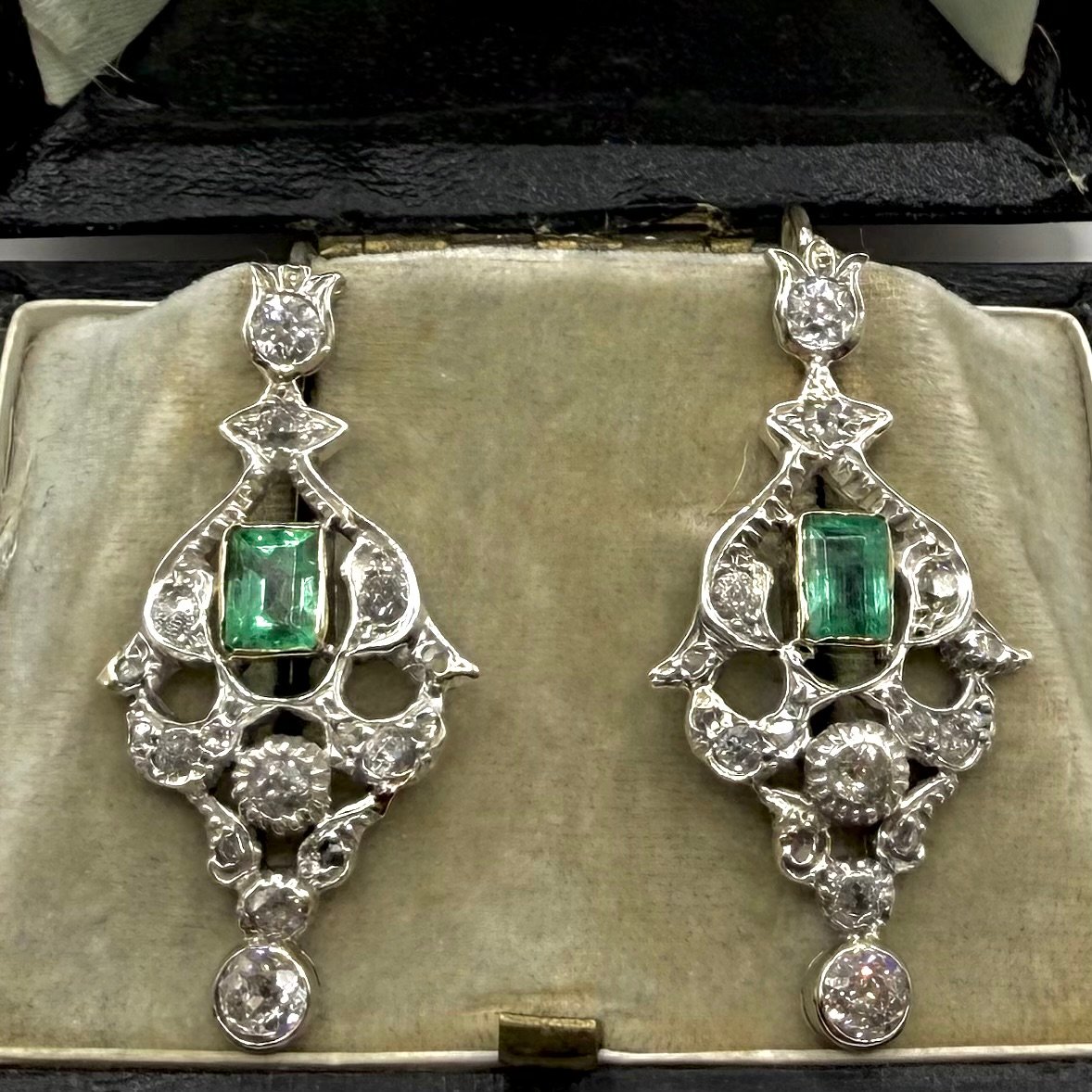  5251. Art Deco Gold Earrings  With Diamonds And Emeralds.-photo-1