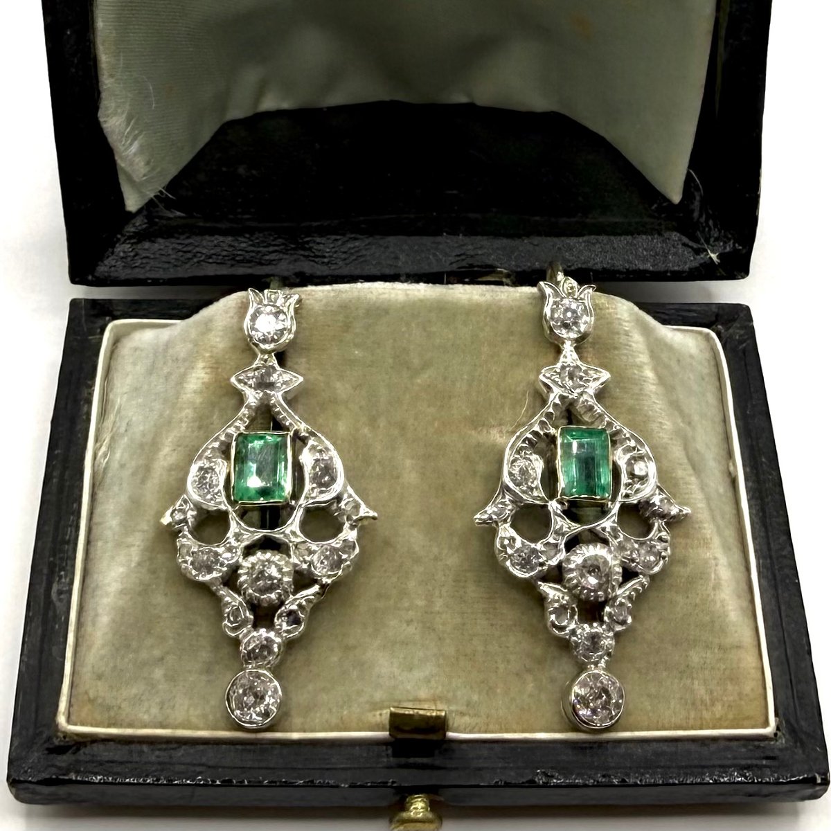  5251. Art Deco Gold Earrings  With Diamonds And Emeralds.-photo-2
