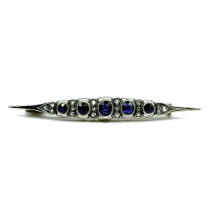 0345. Art Deco Brooch With Diamonds And Blue Sapphires
