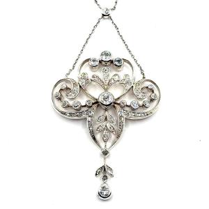 1497. Art Deco Necklace With Diamonds