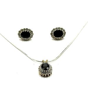 1472. Pair Of Vintage Gold Earrings And Pendant, Adorned With Diamonds And Sapphires