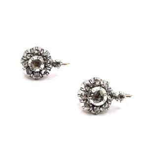 1160.Boucles d’oreilles anciennes en or ornées de diamants
