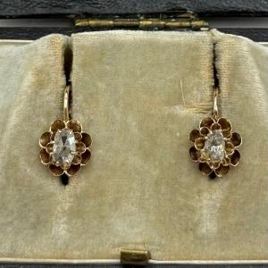 5189.Boucles d’oreilles anciennes en or ornées de diamants
