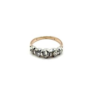 5028. Bague ancienne en or avec diamants