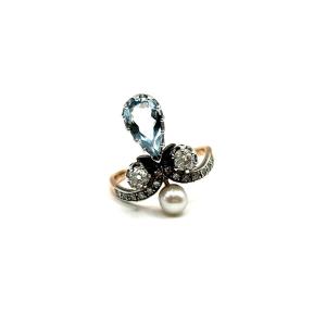 5016. Bague Art déco ornée d’un diamant, d’une aigue-marine et d’une perle d’eau douce.