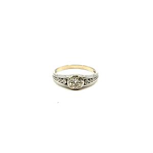 5224. Bague Art déco en or blanc ornée d’un diamant.