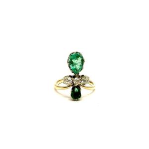 5235. Bague tiara Art déco ornée de diamants et d’émeraudes.