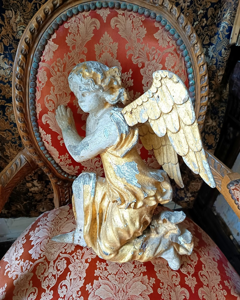 Angel Adorer Late 17th Century, Italy .